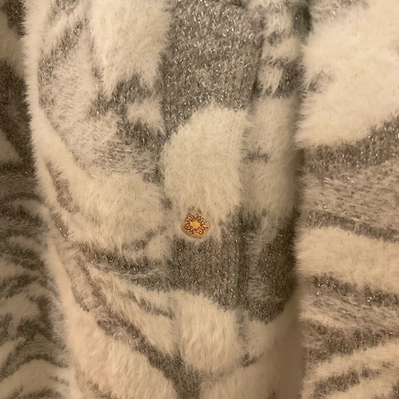 White House Black Market Gray and White Knit Cardigan - Picture 4 of 5